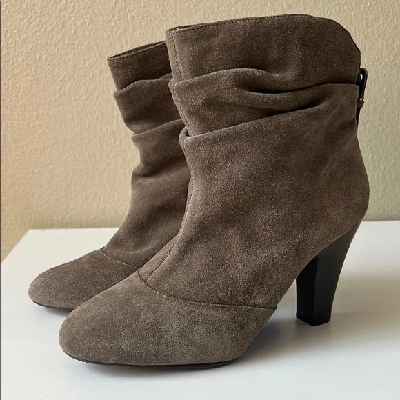 BCBG Paris Brown‎ Suede Women's Boots Bootie Size 8.5 - Picture 2 of 6